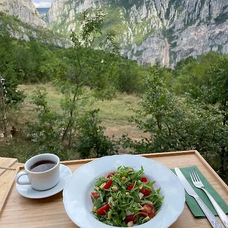 Rosehip Camp Luxury tent Trnski Odorovci